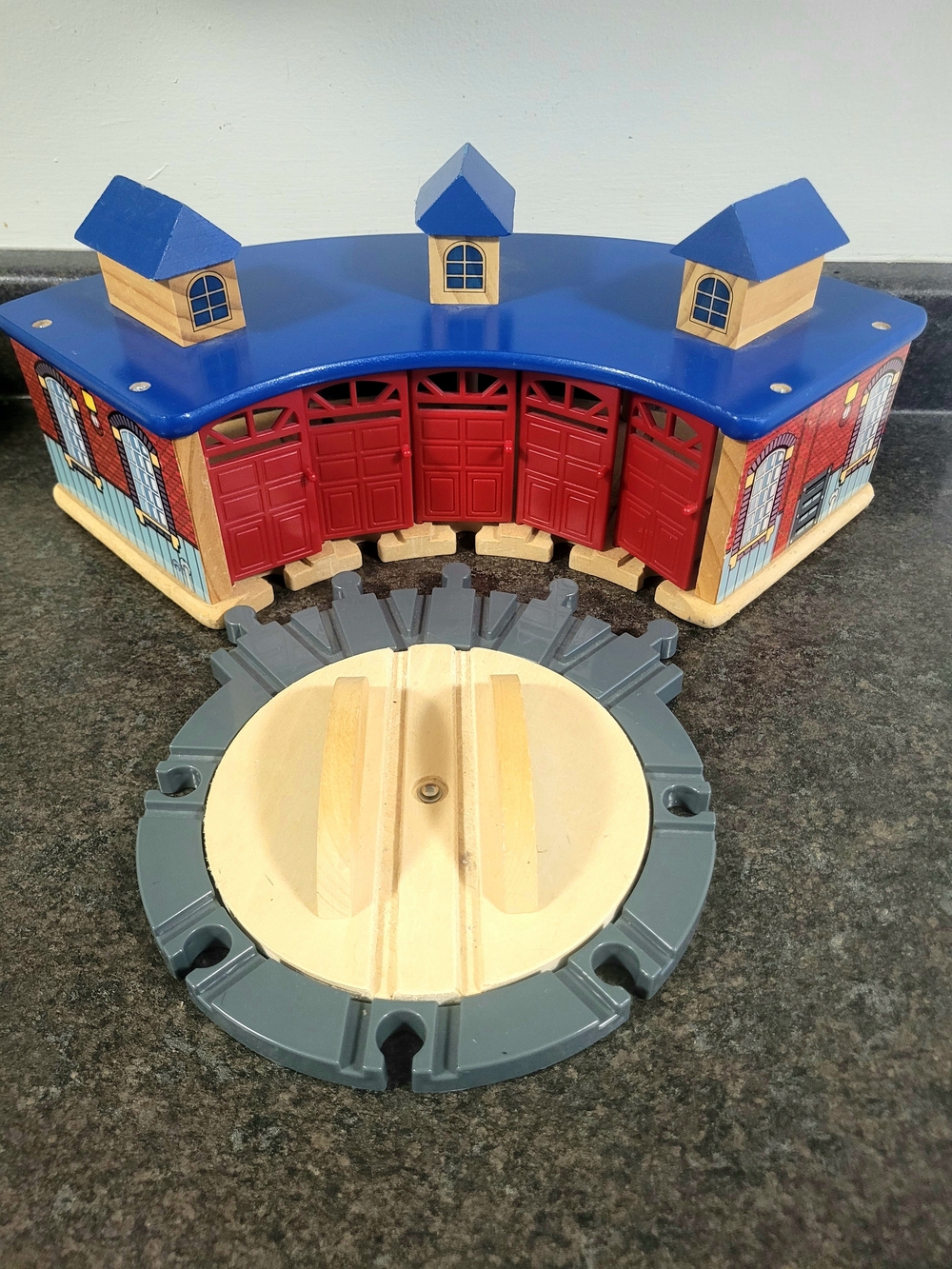 Imaginarium Wooden Roundhouse Shed And Turntable